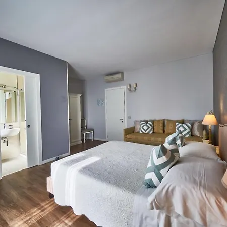 Clodia - Adults Only 3*